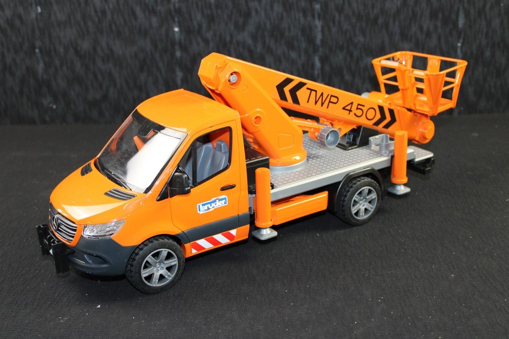 Bruder 02679 MB Sprinter w/ Working Platform & L/S Module