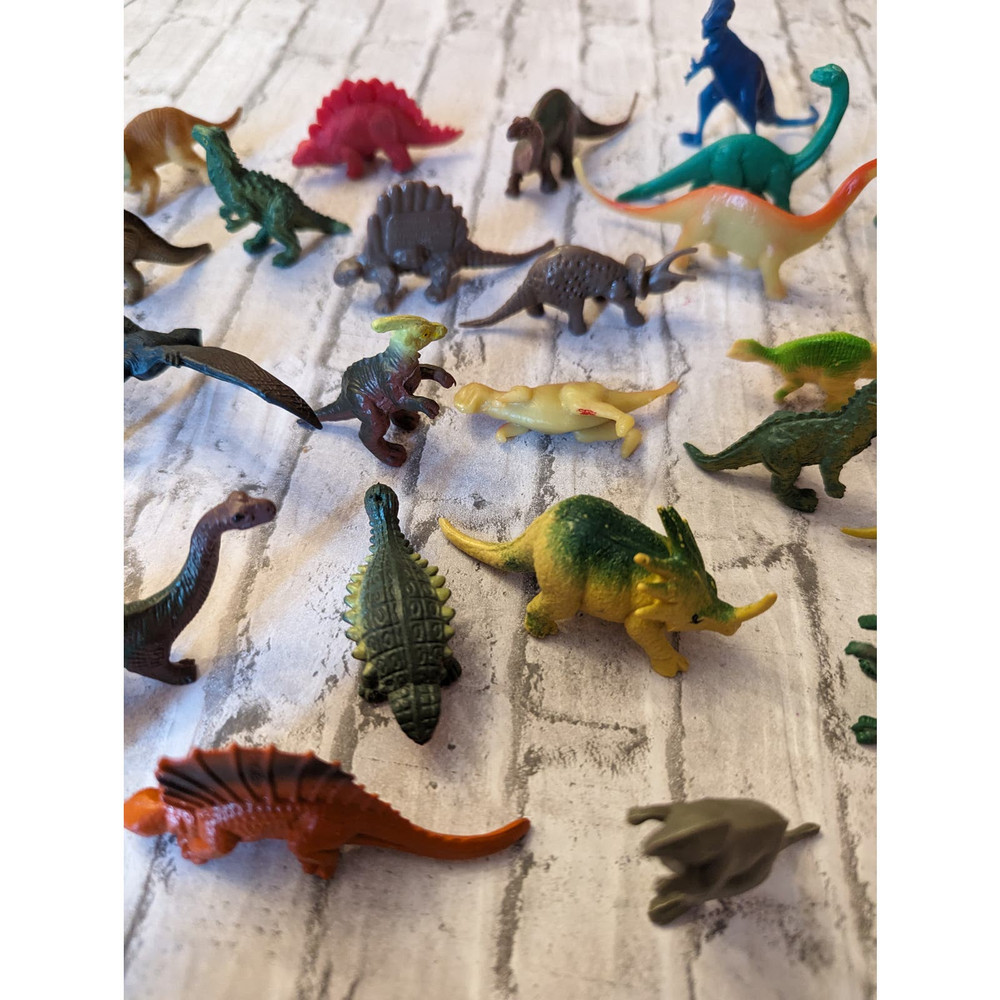 40 Small Plastic Dinosaurs Toys