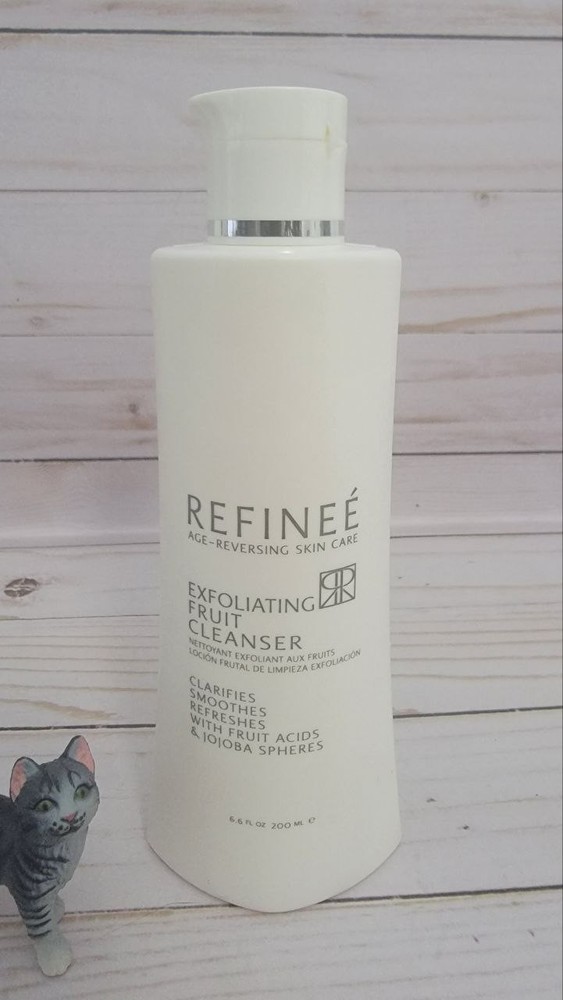 Refinee Exfoliating Fruit Cleanser 6.6 fl.oz / 200 ml