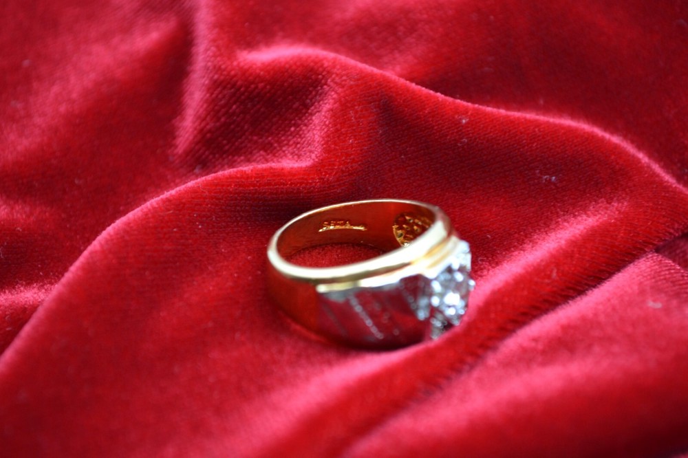 Vintage seta gold tone ring size 8