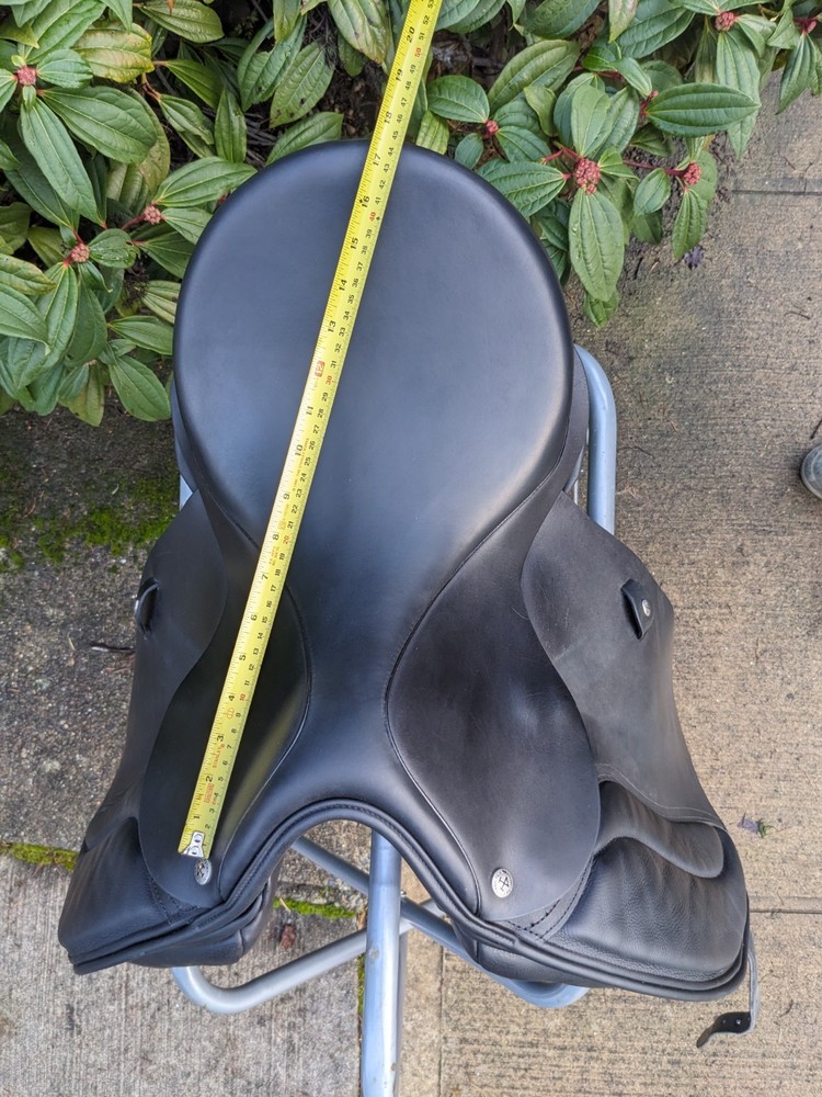 Ideal - EUC - 17" - Technical T&T Dressage Saddle - Short Flap- Adjustable Tree