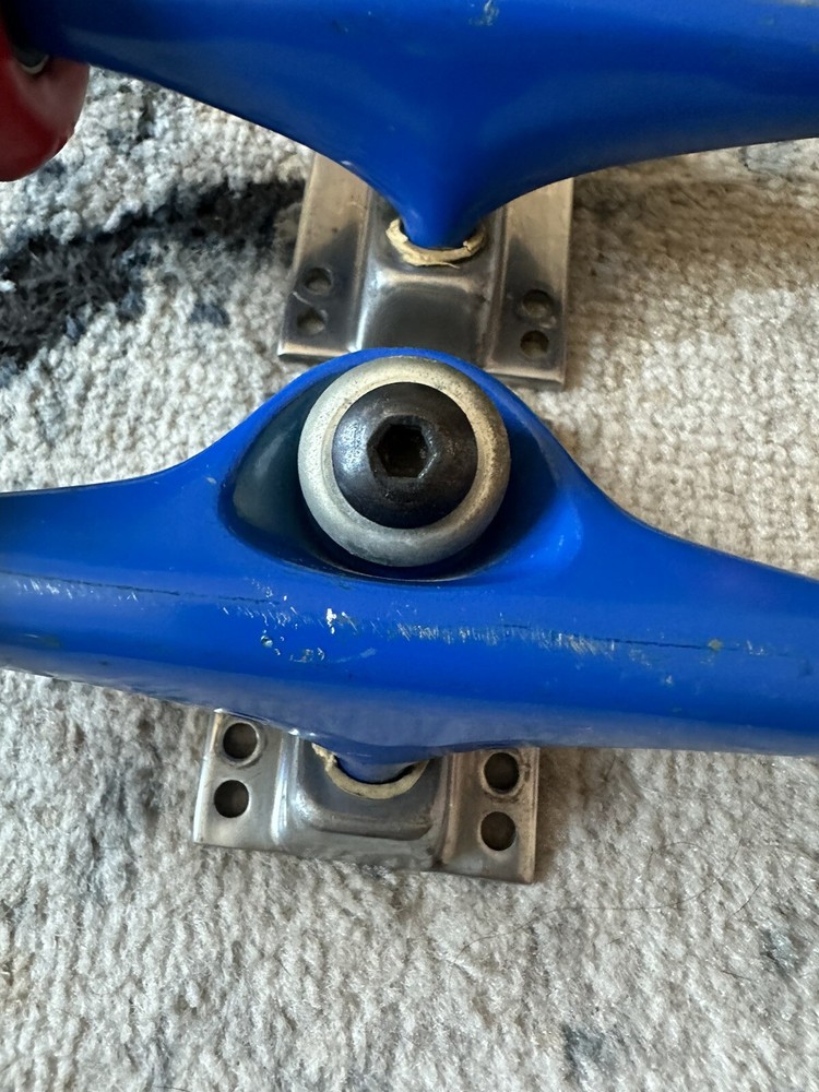 skateboard trucks
