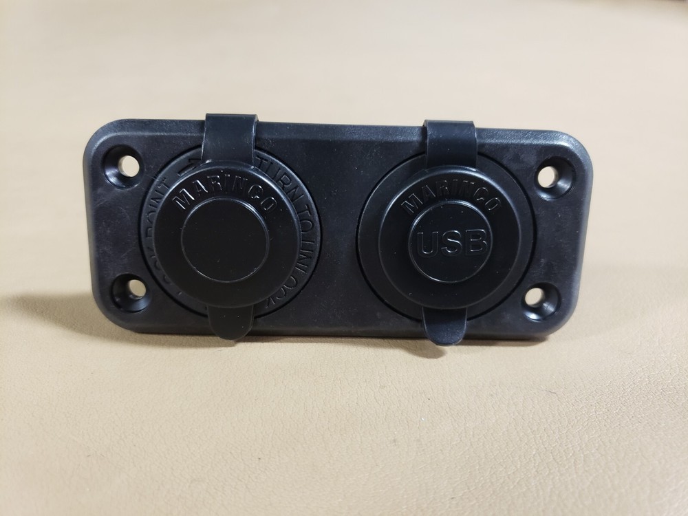 MARINCO DUAL USB & RECEPTACLE WITH MOUNTING PLATE, BLACK, #12VCOMBO-B
