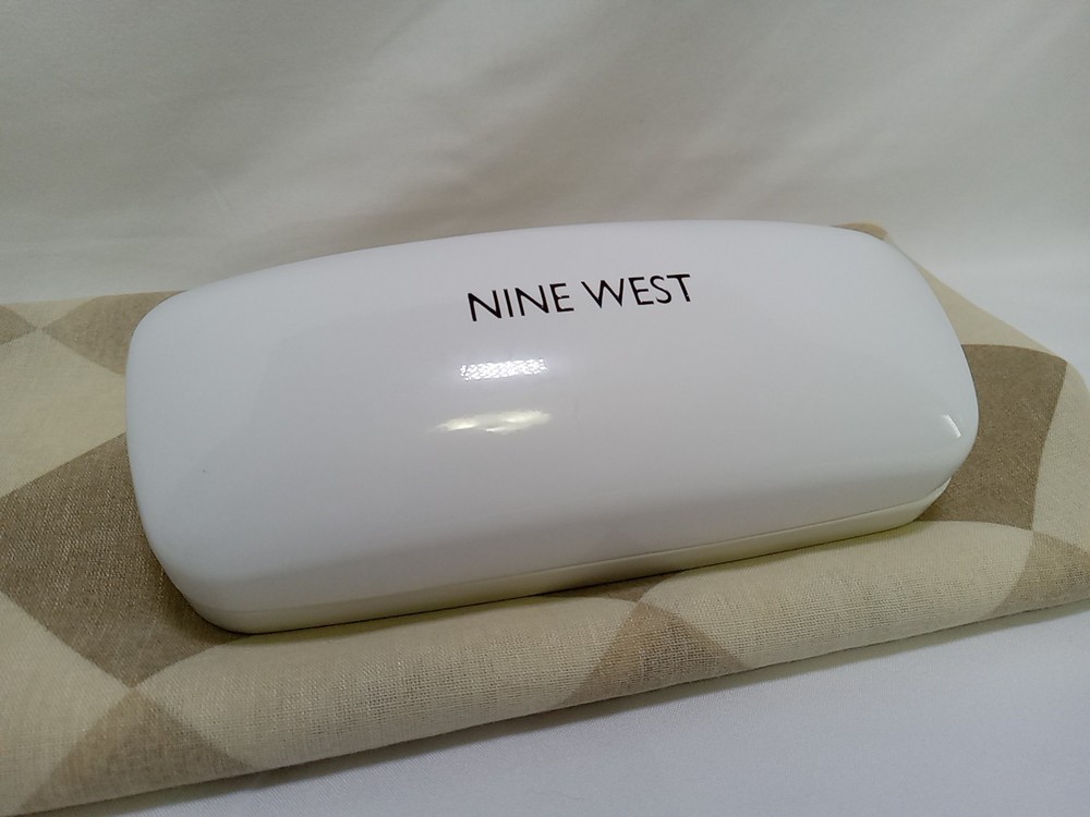 NINE WEST MEDIUM WHITE HARD SUNGLASS CASE