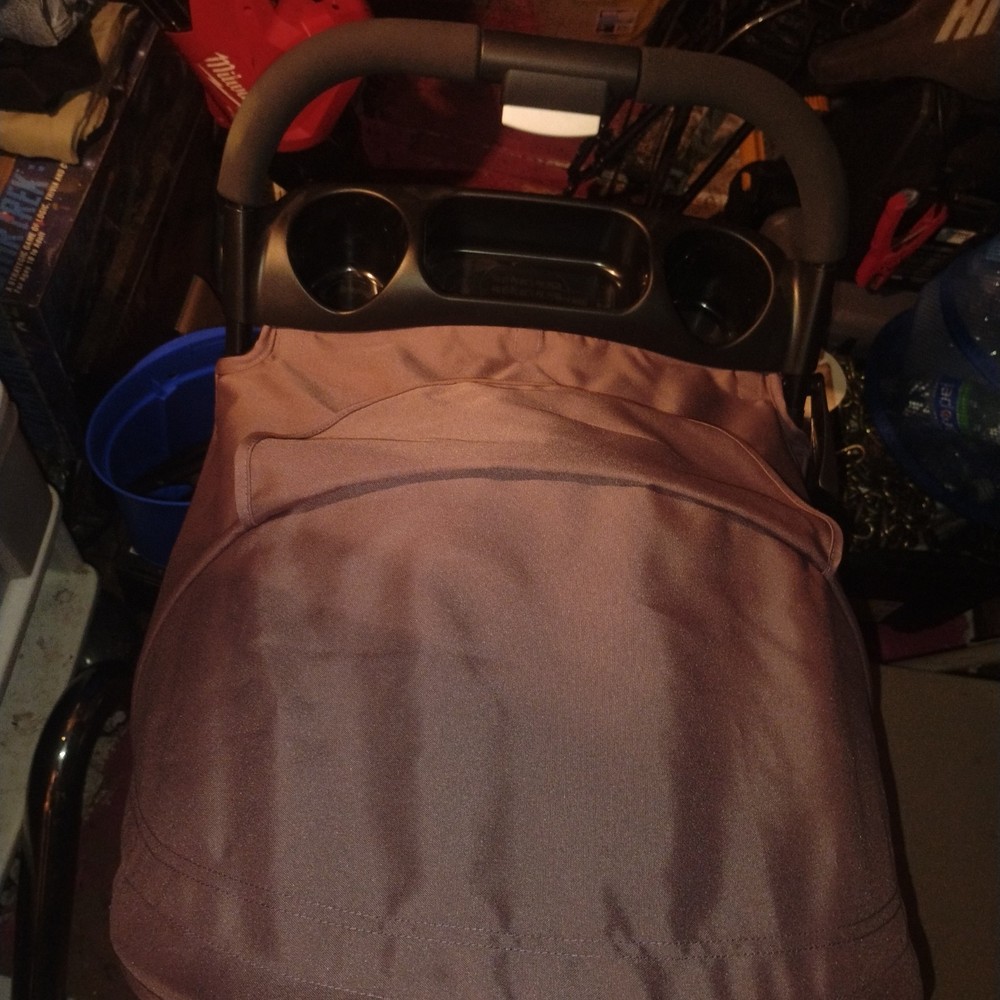 Graco Stroller -Black- Great Condition - Lightweight & Foldable With One Hand LN