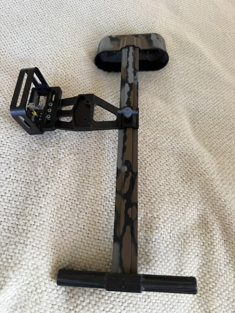 PSE Unisystem 8 Arrow Quiver and Sight