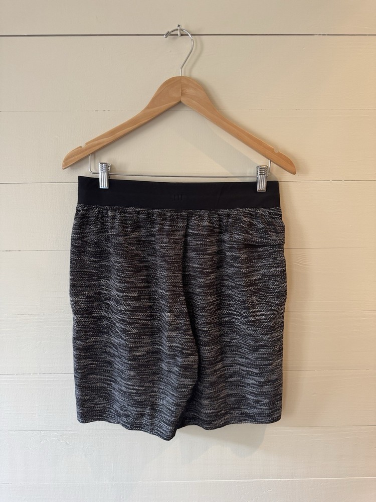 lululemon t.h.e. short 9” linerless - Size Medium
