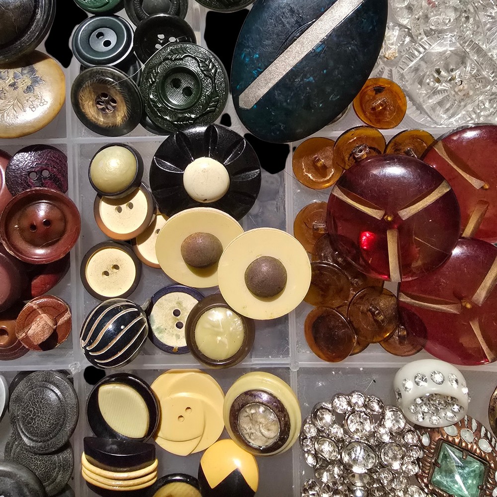 Large Assortment Antique Buttons Bakelite Celluloid MOP China Paste Button Lot