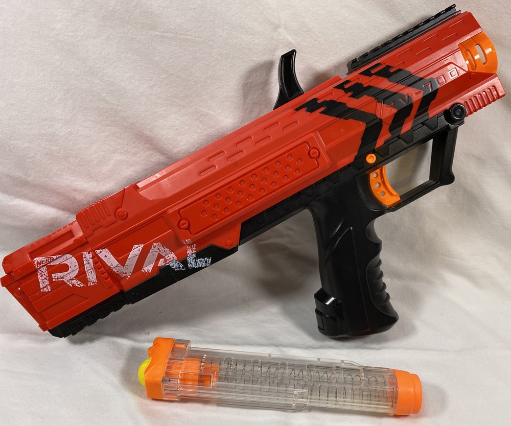 Nerf Rival Apollo XV-700 Red W/Magazine