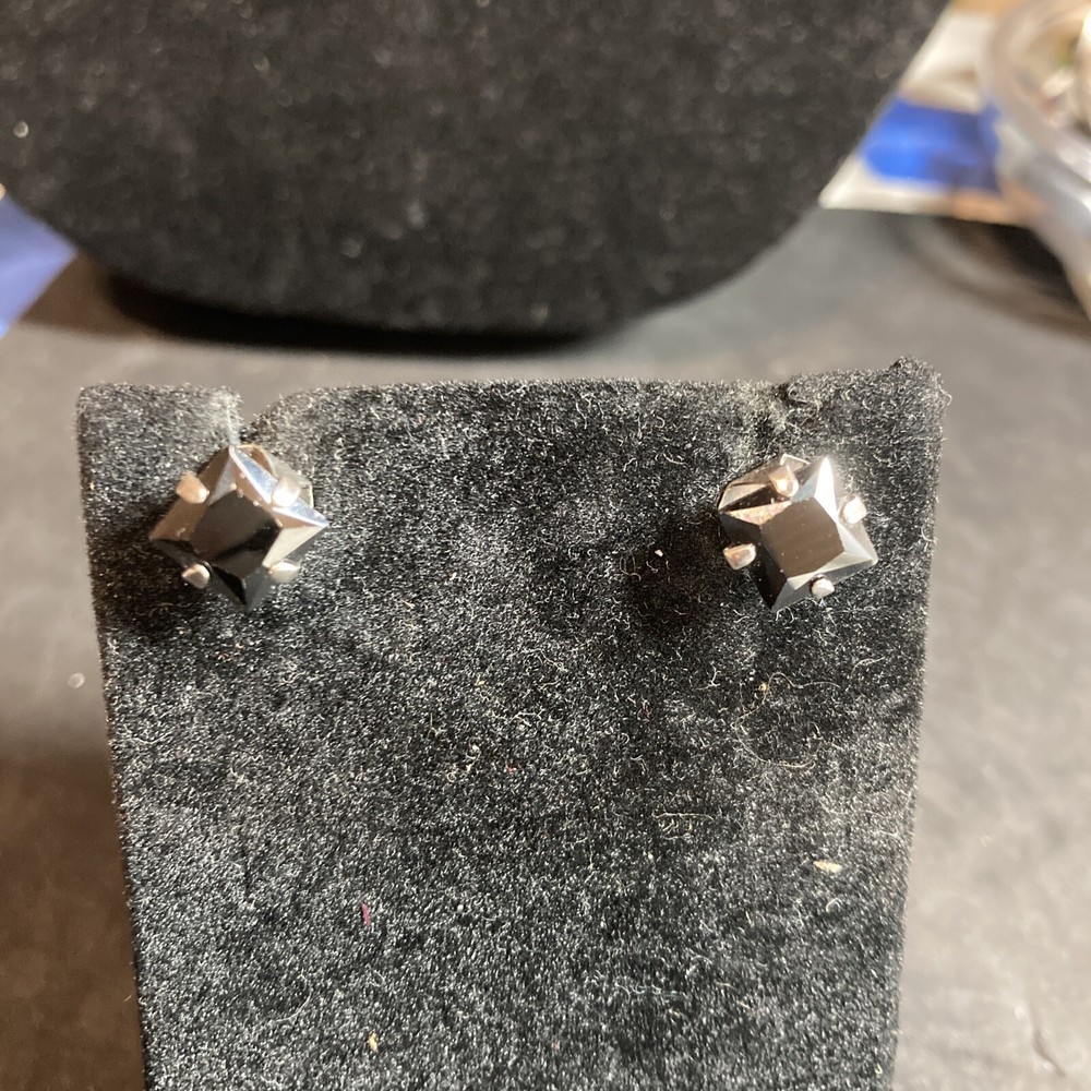 Vintage sterling silver black stud earrings b121