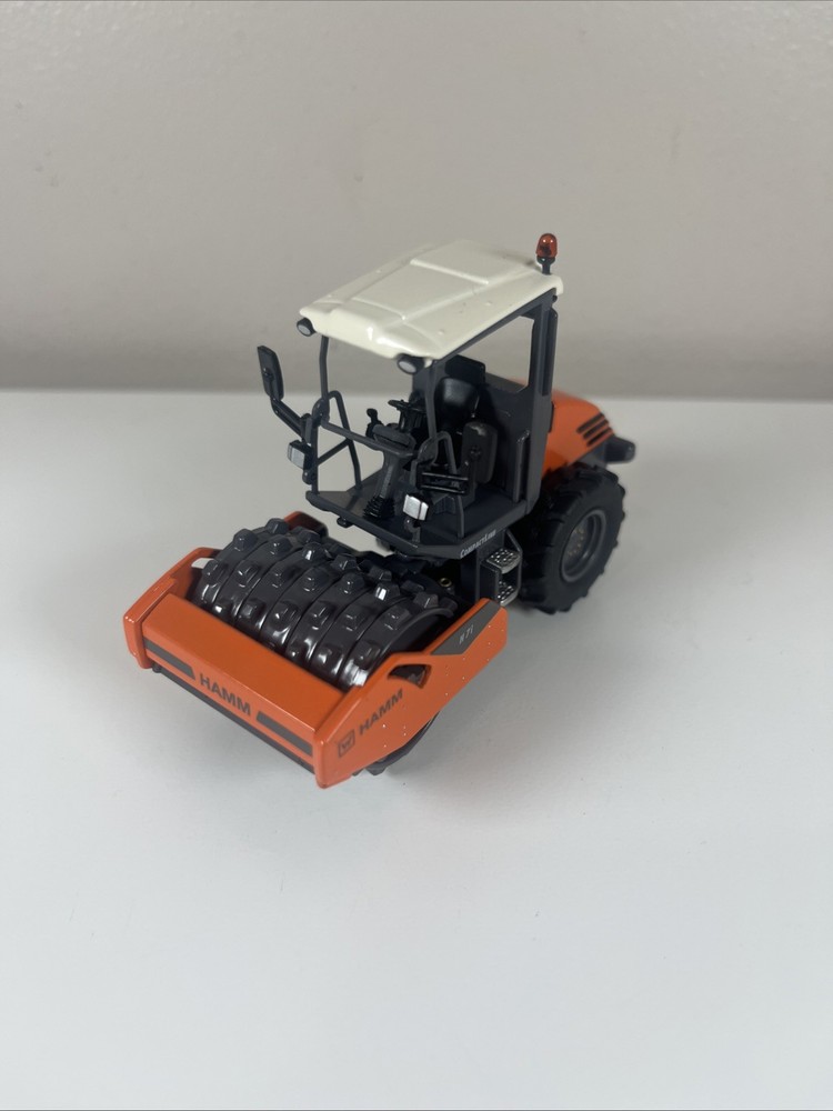 Hamm H7i Padded Roller Compactor with Cab - NZG 1:50 Scale Model C30
