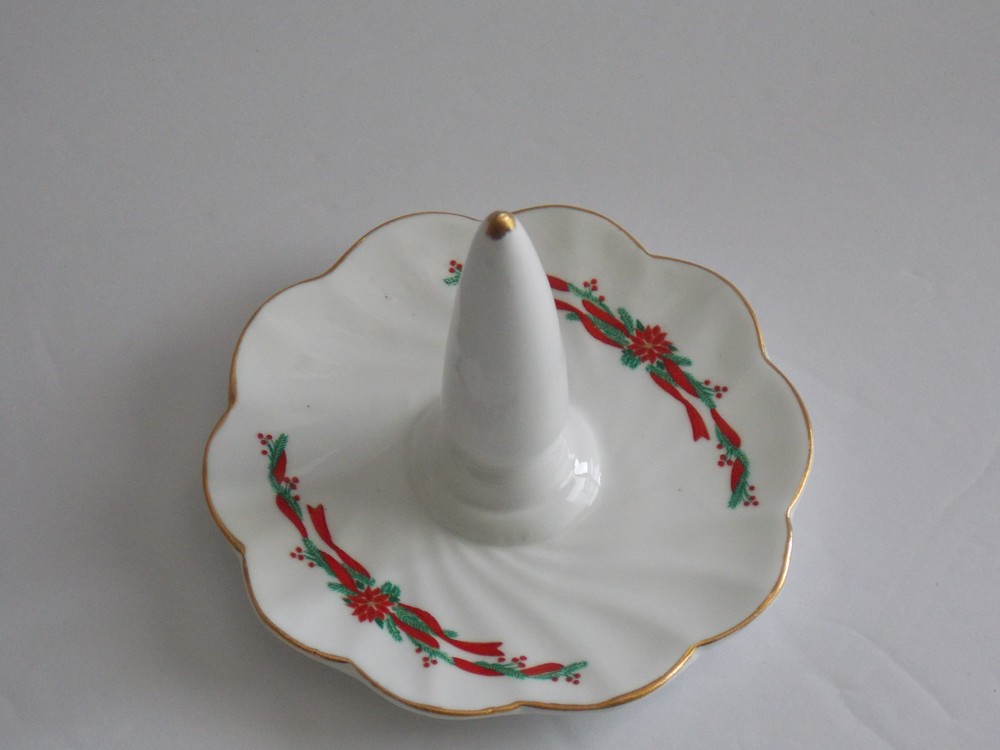 Bone China Round Scalloped Ring Holder - Christmas Design