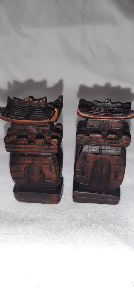 ANTIQUE WOOD CARVED CHESS SET