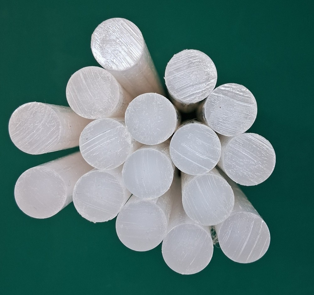 16 Glue sticks, each 10 mm diameter, about 100 mm long