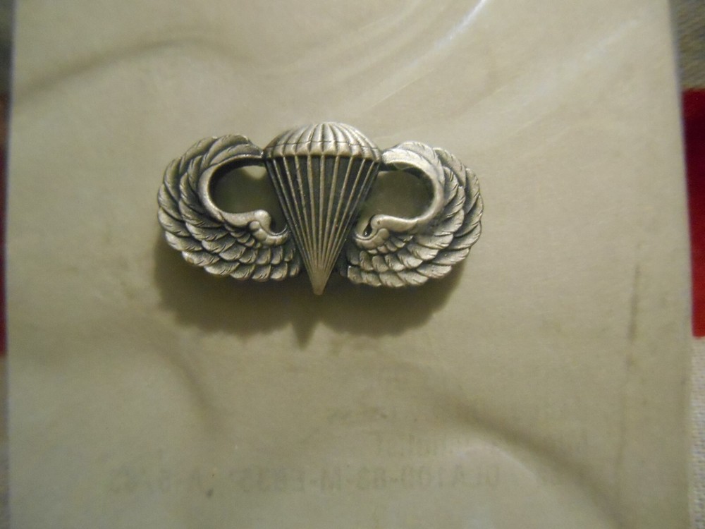 BASIC MINIATURE PARACHUTIST BADGE HM KREW GI