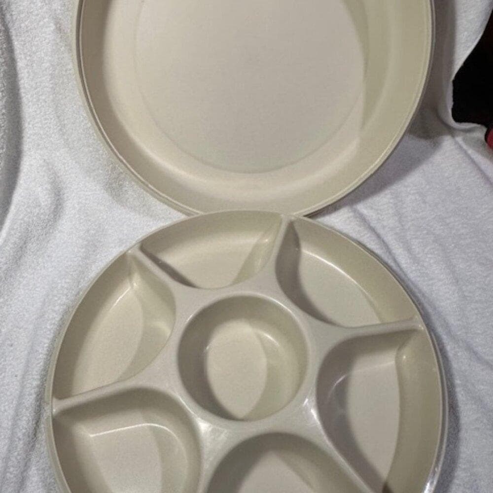 Vintage TUPPERWARE Divided serving tray w/ Cover Veggie Dips Chips etc