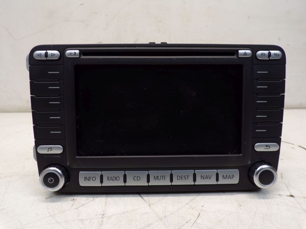 GPS radio/CD changer combination, code not available! Compatible for VW