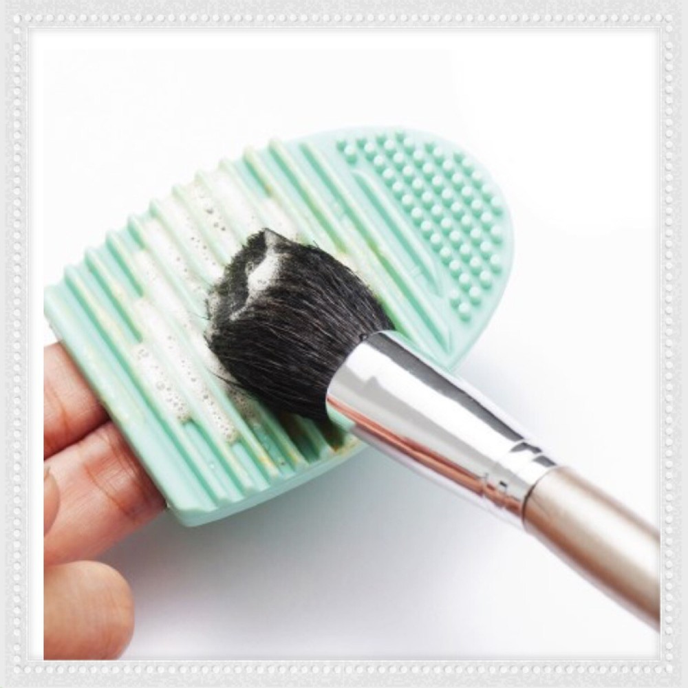New In Package Makeup Brush Cleaner Egg ~ Fast Ship