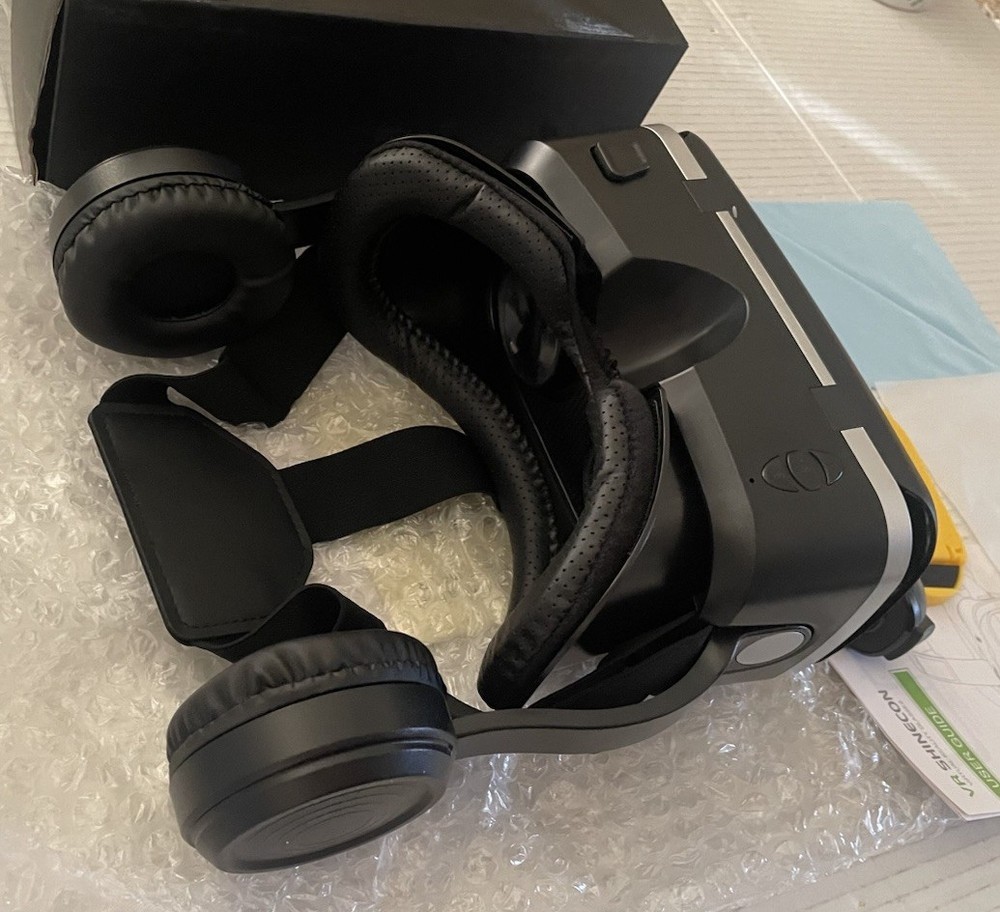 Virtual Reality Glasses Headset with Remote Control