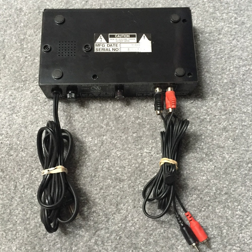 Vintage Schotz Technology RECOTON W100 Audio System Transmitter Box w/ cables