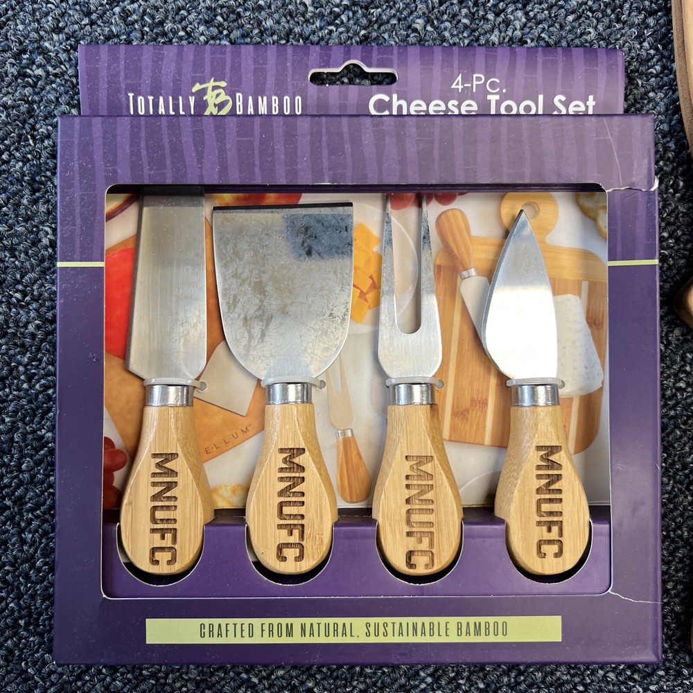 Minnesota United Cutting Board And Cheese Tool Set