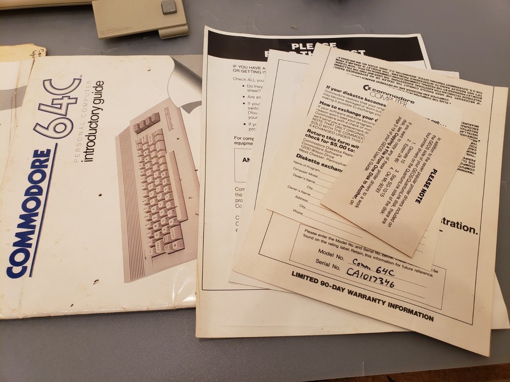 Vintage Commodore 64C Console Home Personal Computer w/ accessories ***Tested