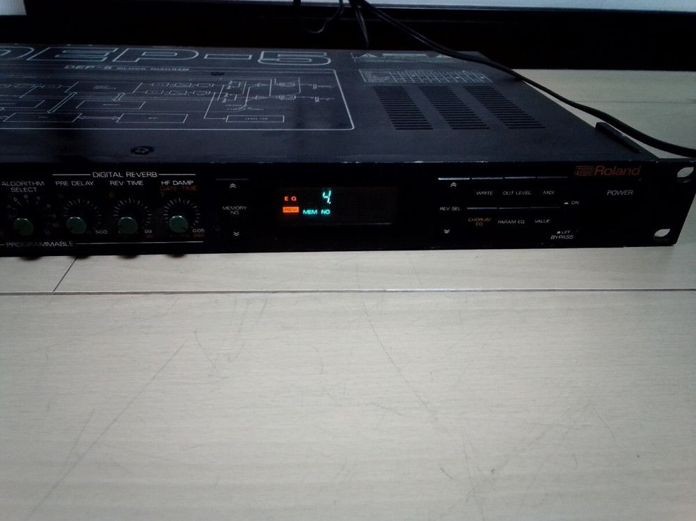Roland DEP-5 Digital Effects Processor Rack Reverb Delay Chorus Tested