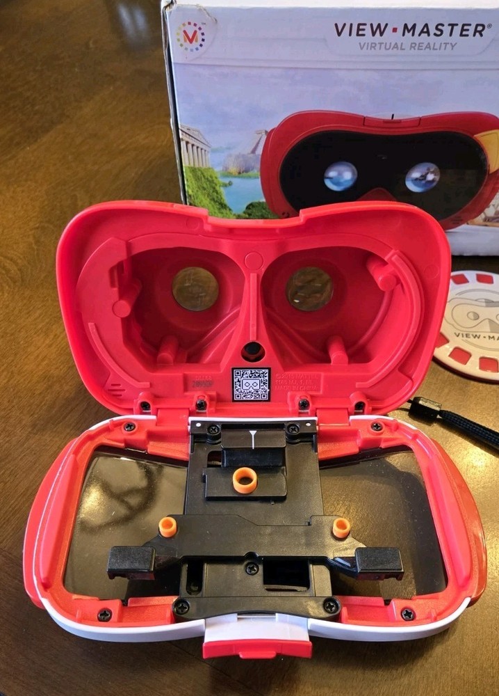 View Master Virtual Reality 360 Starter Kit & Additional Wildlife Viewing Disc