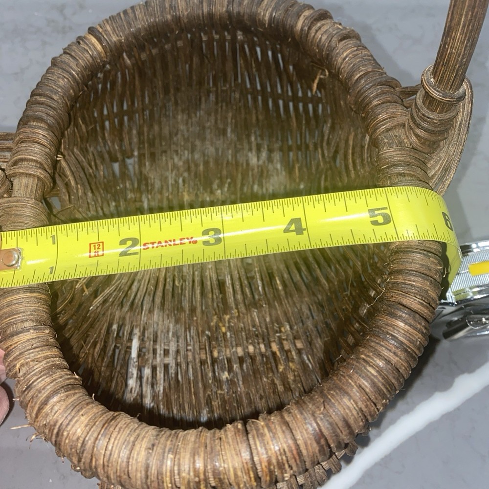 Buttocks basket handcrafted egg gathering herb harvest primitive