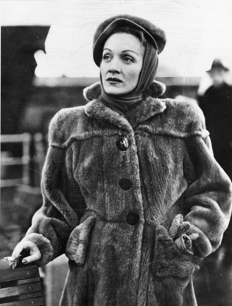 MARLENE DETRICH   8X10 PHOTO K2575