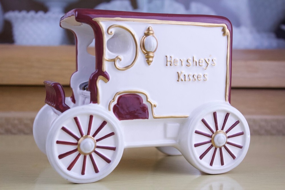 Hershey's Kisses Stagecoach Wagon Candy Dish