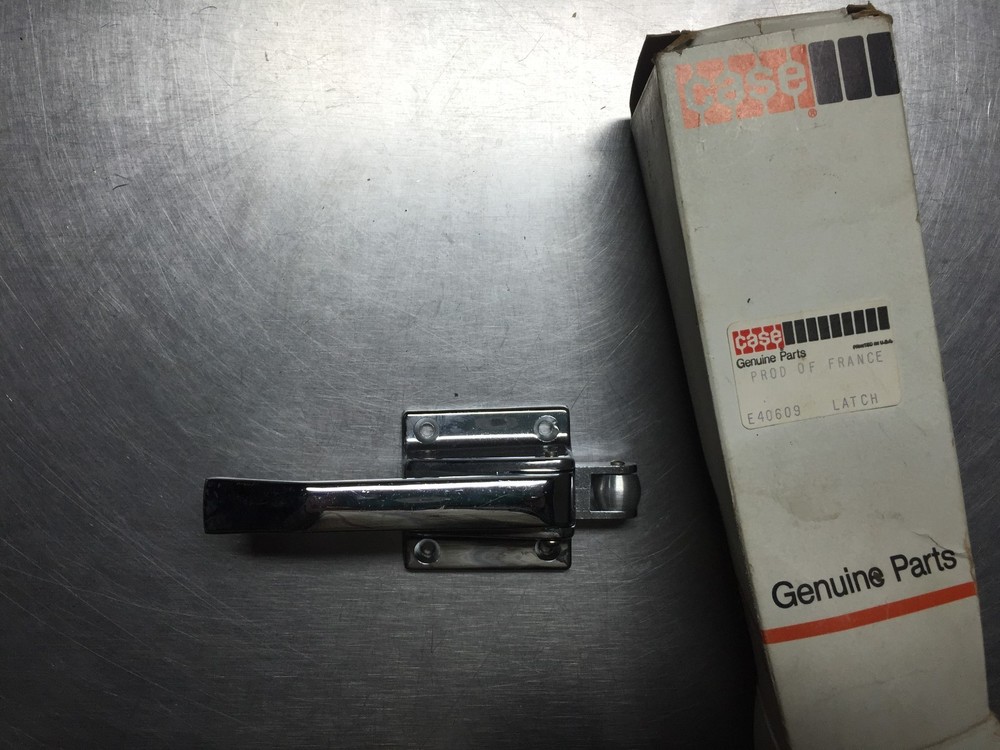 E40609 CASE Chrome Handle LATCH GENUINE CASE PART