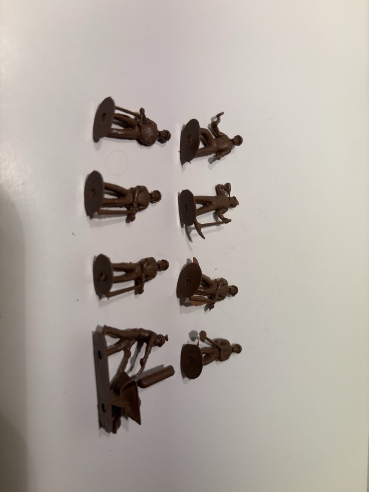 HO Scale 8 Unpainted Workmen
