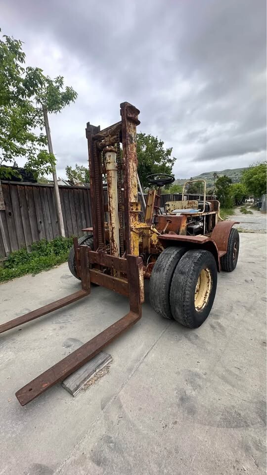 CLARK PLANELOADER- ALL TERRAIN FORKLIFT-