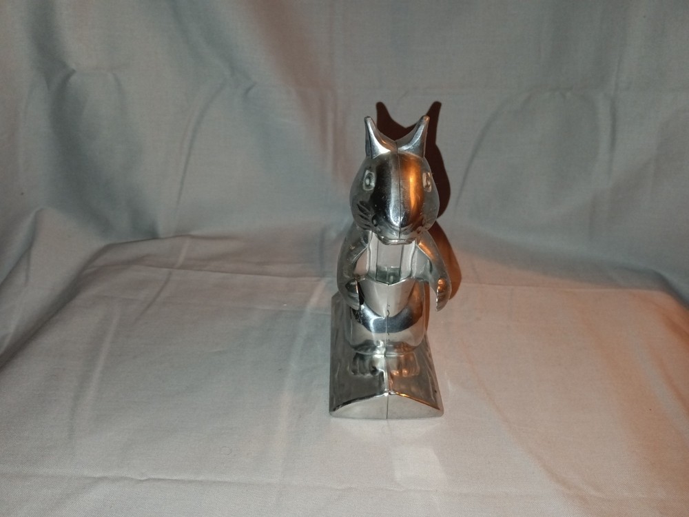 SQUIRREL ON LOG NUTCRACKER Cast Aluminum Squirrel Nutcracker Tall 6" Mechanical