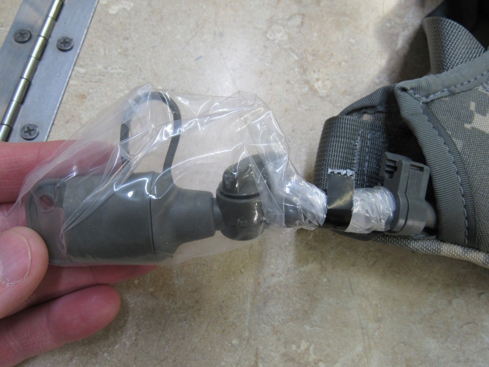 US Molle II Hydration System ACU Digital & New Hydramax 100oz Bladder