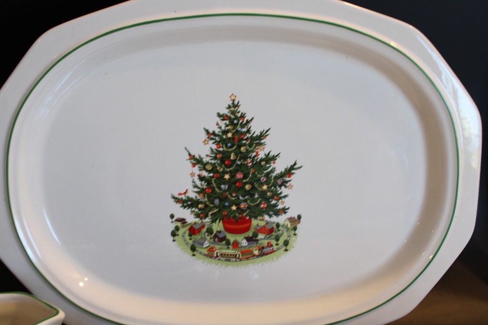 CHRISTMAS HERITAGE PFALTZGRAFF 5 Pieces hosted set