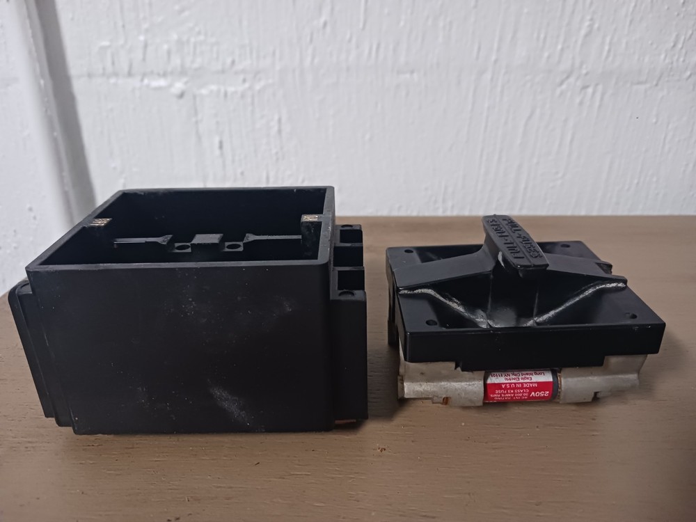 Fuse D Square Box With Puller. 30amp. Fsp 230.
