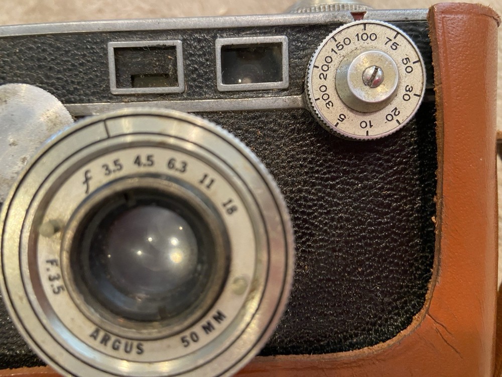 ARGUS camera vtg With Leather Case not tested