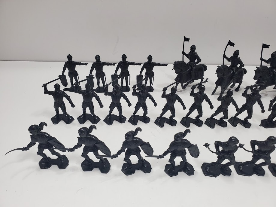 (36) Marx Re-Issue Black Knights & Horses