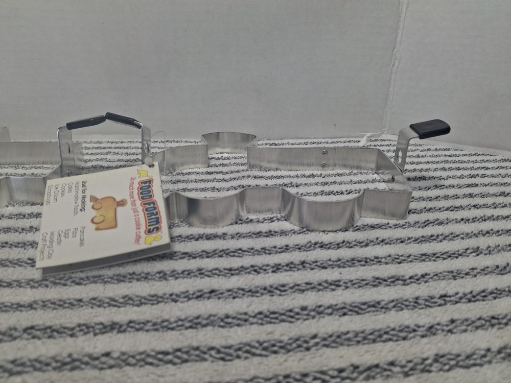 PANCAKE EGGS CAKES TRUCK SHAPED FOOD FORMS