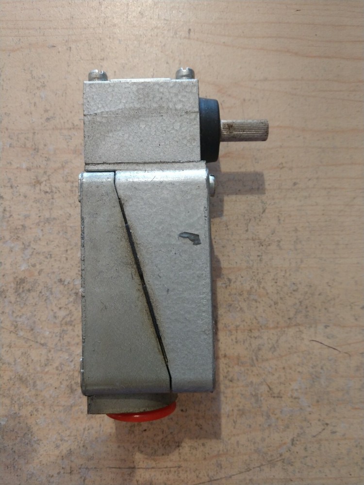 NEW RB DENISON C2B JK05 LEVER TYPE LIMIT SWITCH