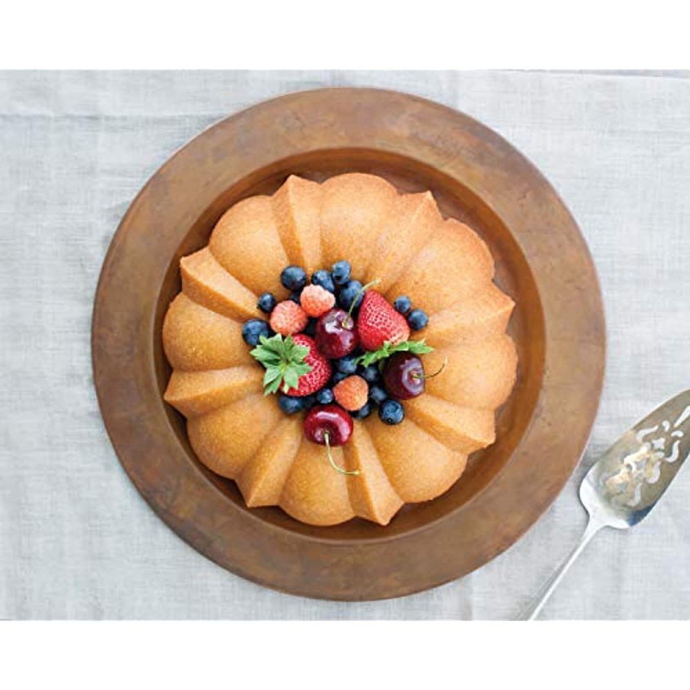 Nordic Ware Pro Cast Original Bundt Pan, 12 Cup, Grey