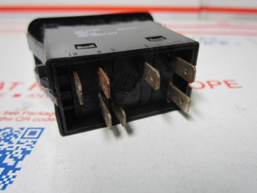 Thomas Panel Light AMBER Warn Lights A06-49957-017 NEW, S3