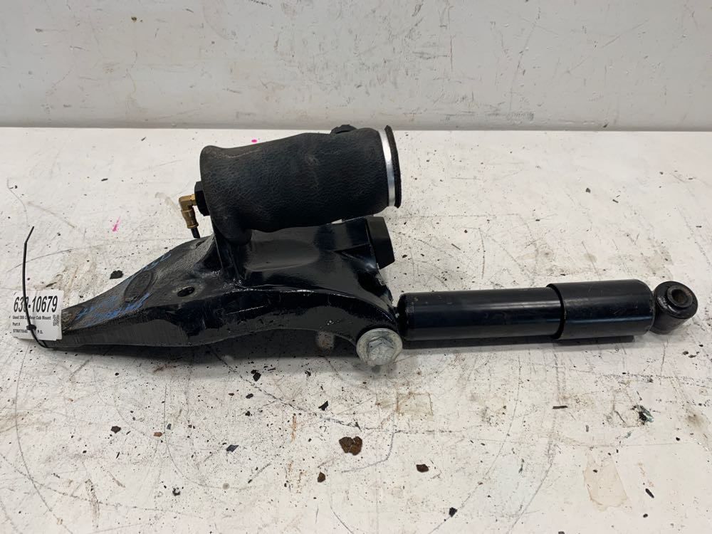 2013 Peterbilt 386 Cab Mount (630-10679)