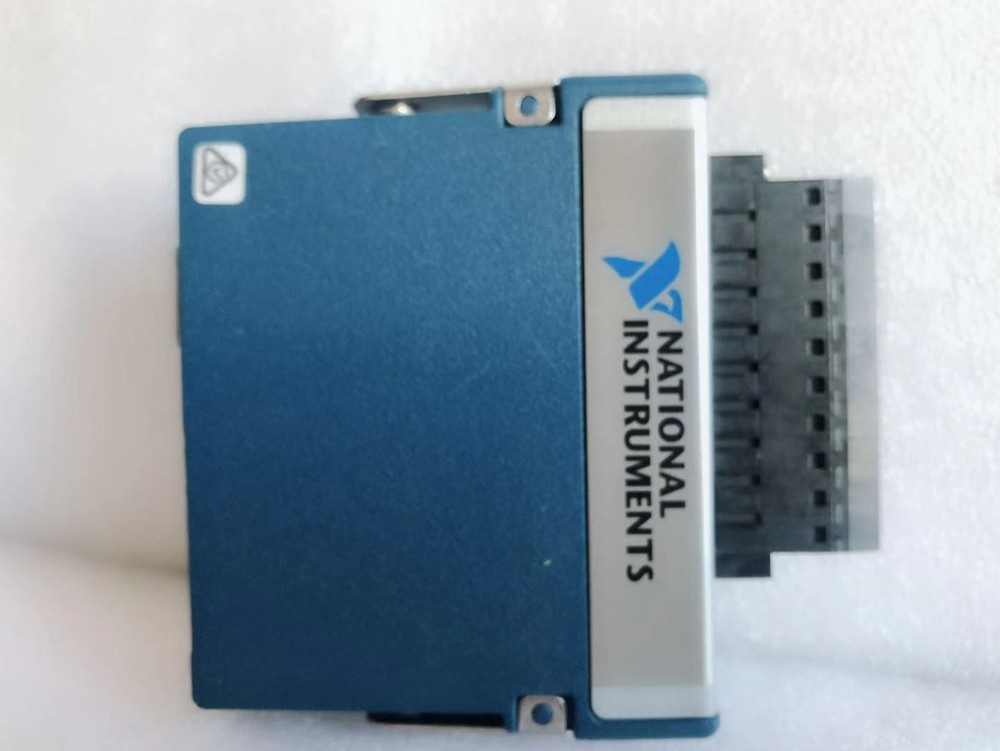 National Instruments NI 9263 cDAQ Analog Output Module, Simultaneous Updating