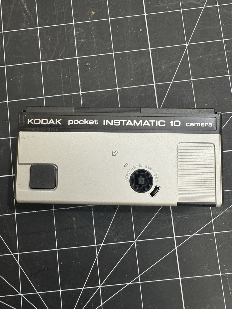 Kodak Pocket Instamatic 10 Vintage Camera - Untested
