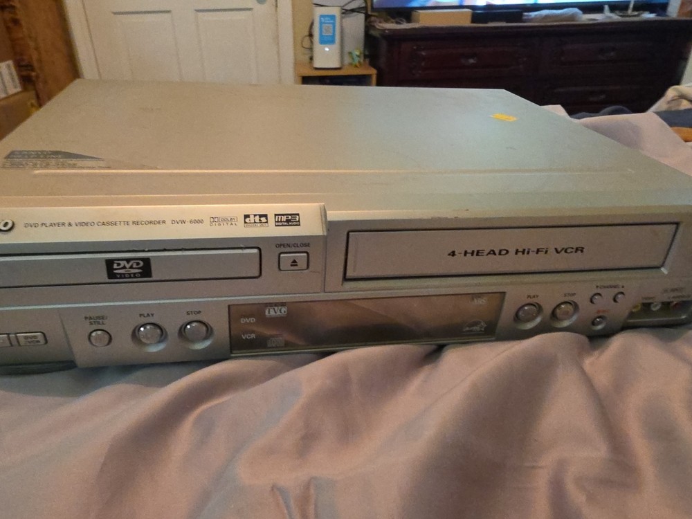 Sanyo  DVD/VCR Combo Player Tested Works No Remote