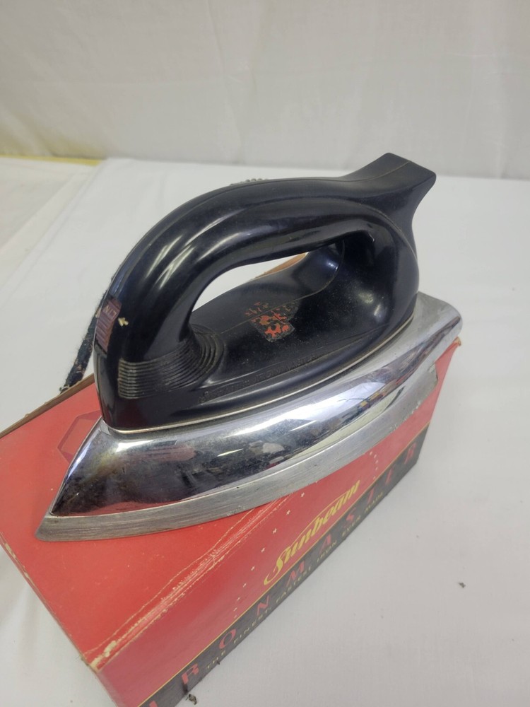 Vintage Sunbeam Model A-9 Ironmaster Iron - With Box - Works