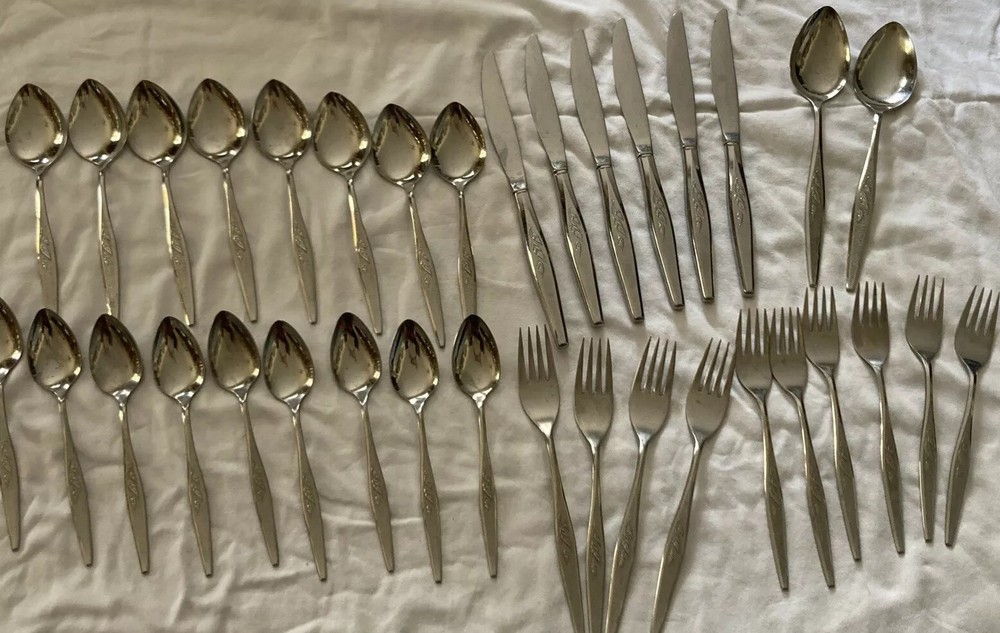 Vintage Community Silverware Woodmere Flatware 35 Pcs